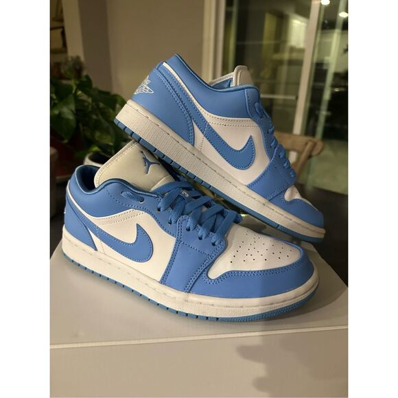 Women’s Jordan 1 Low UNC - Picture 1 of 10